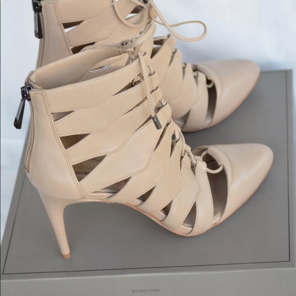 NWB BCBG LaceUp Leather US 9M Nude Approx 3" Heel - Picture 2 of 7